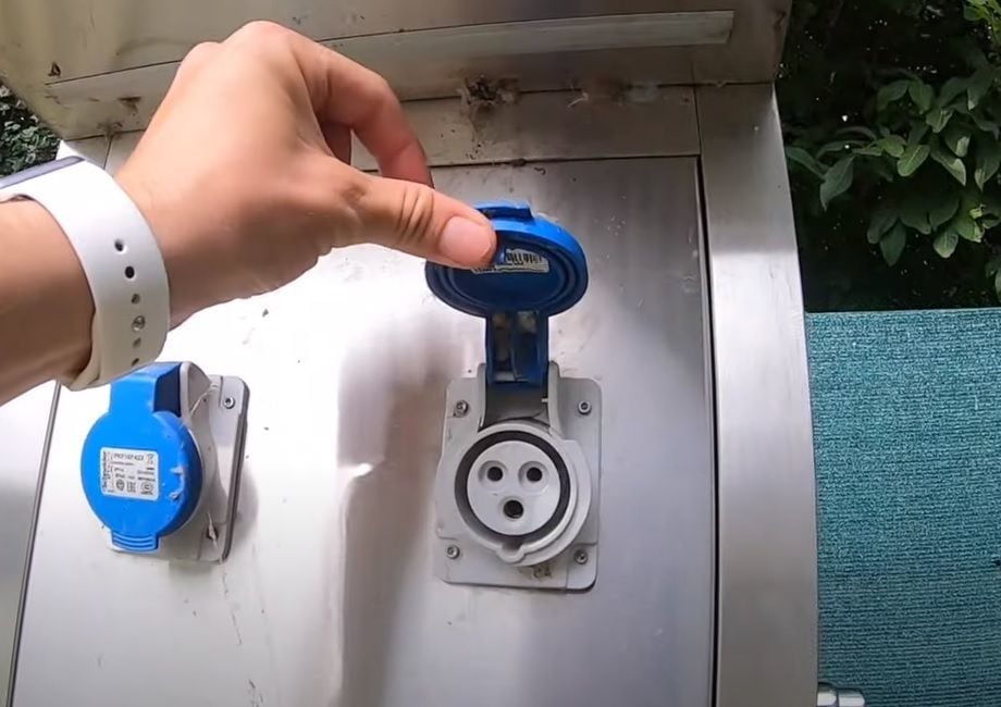 Karavan Enerji Kablosu 3/16A Fiş + Kauçuk Uzatma Priz (1,2 m)